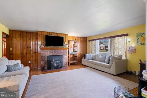 Living - 4207 Ralph Ave, Hampstead, MD 21074 photo 2 of 3