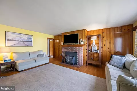 Living - 4207 Ralph Ave, Hampstead, MD 21074 photo 3 of 3