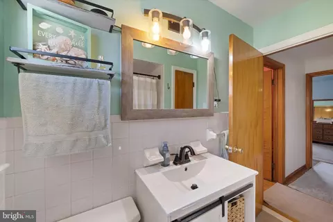 Bath - 4207 Ralph Ave, Hampstead, MD 21074 photo 2 of 2