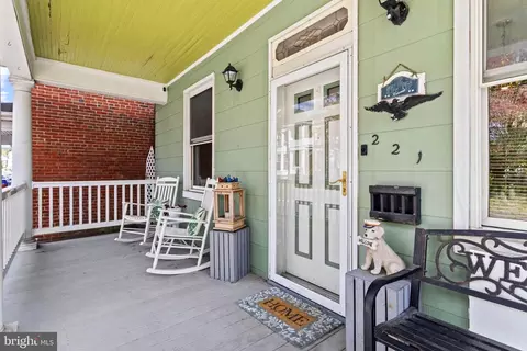 221 Main St, New Windsor, MD 21776