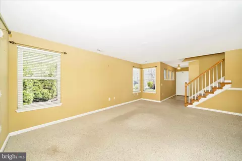 Living - 908 Roller Coaster Ct, Mount Airy, MD 21771 photo 3 of 4