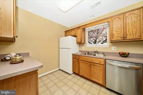 Kitchen - 908 Roller Coaster Ct, Mount Airy, MD 21771 photo 5 of 6