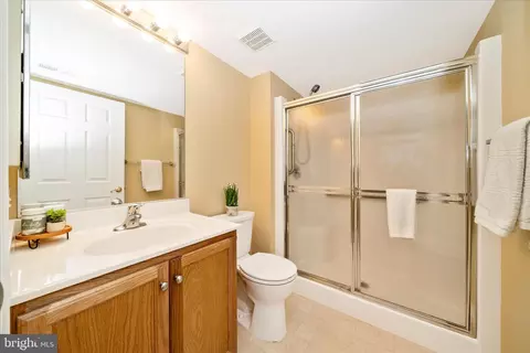Bath - 908 Roller Coaster Ct, Mount Airy, MD 21771 photo 1 of 2