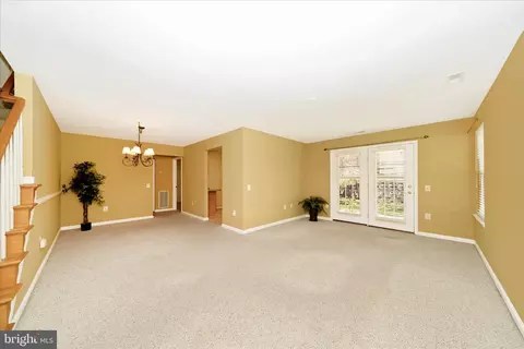 Living - 908 Roller Coaster Ct, Mount Airy, MD 21771 photo 2 of 4