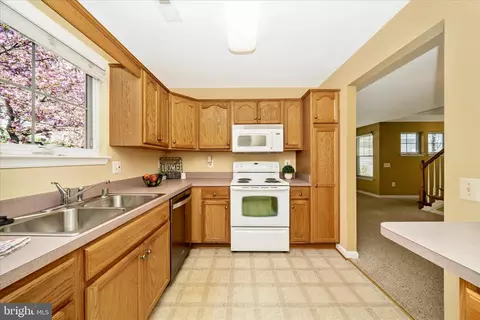 Kitchen - 908 Roller Coaster Ct, Mount Airy, MD 21771 photo 2 of 6