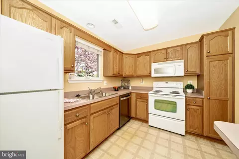Kitchen - 908 Roller Coaster Ct, Mount Airy, MD 21771 photo 3 of 6