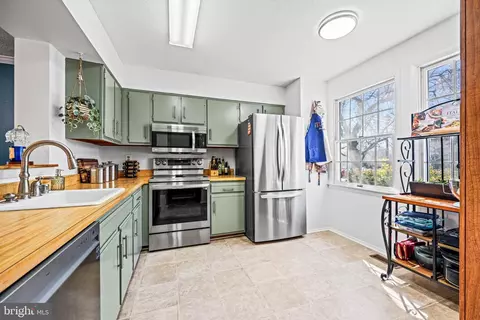Kitchen - 4318 Sycamore Dr, Hampstead, MD 21074 photo 2 of 3