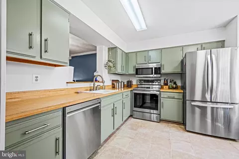 Kitchen - 4318 Sycamore Dr, Hampstead, MD 21074 photo 1 of 3