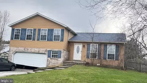 401 Daniel Dr, Westminster, MD 21158