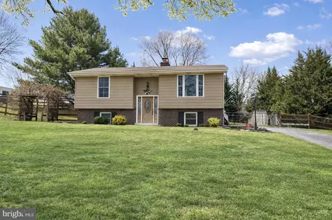 1618 Valley Dr, Westminster, MD 21157