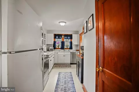Entry Way - 519 Willow Ave, Westminster, MD 21157 photo 1 of 2
