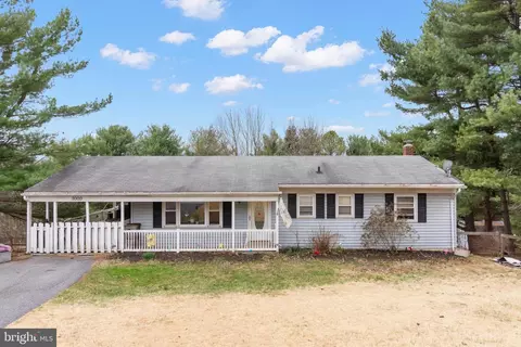 3000 Breezewood Ln, Hampstead, MD 21074