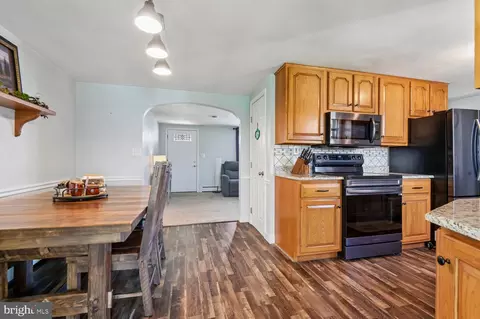 Entry Way - 438 Hook Rd, Westminster, MD 21157 photo 4 of 8