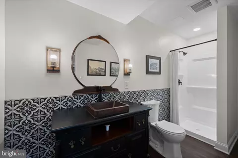 Bath - 890 Sumner Ct, Westminster, MD 21158 photo 5 of 5