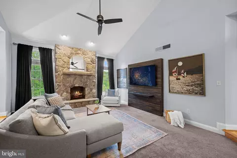 Living - 890 Sumner Ct, Westminster, MD 21158 photo 2 of 3