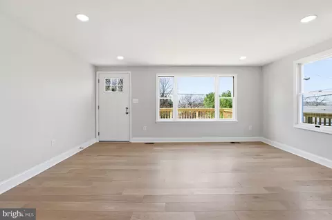 Living - 302 E Thomas St, Union Bridge, MD 21791 photo 2 of 4