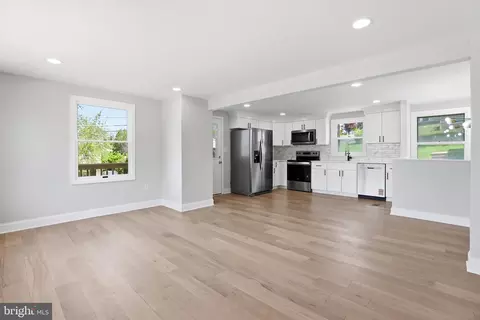 Living - 302 E Thomas St, Union Bridge, MD 21791 photo 4 of 4