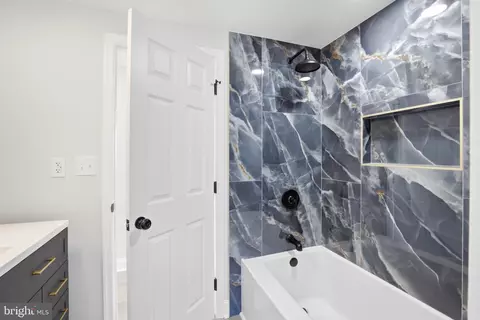 Bath - 302 E Thomas St, Union Bridge, MD 21791 photo 2 of 3