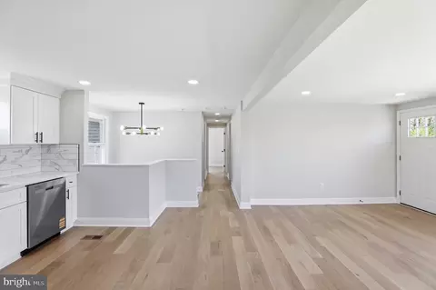 Entry Way - 302 E Thomas St, Union Bridge, MD 21791 photo 1 of 3