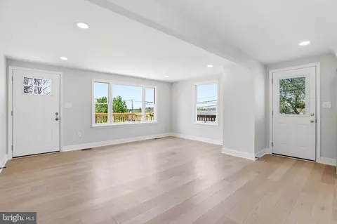 Living - 302 E Thomas St, Union Bridge, MD 21791 photo 1 of 4