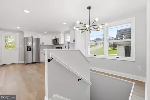 Entry Way - 302 E Thomas St, Union Bridge, MD 21791 photo 2 of 3