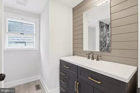 Bath - 302 E Thomas St, Union Bridge, MD 21791 photo 1 of 3