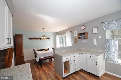 693 Windsor Dr, Westminster, MD 21158 photo 4