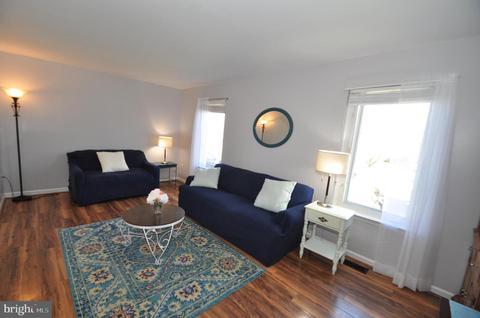 693 Windsor Dr, Westminster, MD 21158 photo 2