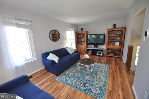 693 Windsor Dr, Westminster, MD 21158 photo 3