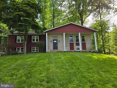 2711 Overview Rd, Hampstead, MD 21074