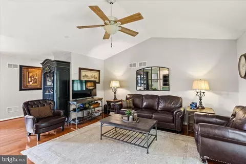 Entry Way - 3171 Eckard Rd, Westminster, MD 21157 photo 1 of 3
