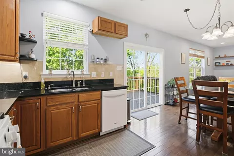Kitchen - 1804 Harrowsmith Ct, Hampstead, MD 21074 photo 3 of 4