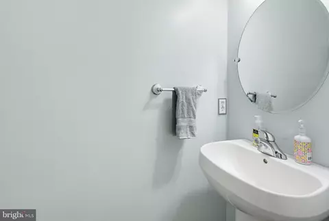 Bath - 1804 Harrowsmith Ct, Hampstead, MD 21074 photo 1 of 6