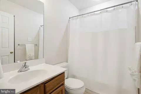 Bath - 1804 Harrowsmith Ct, Hampstead, MD 21074 photo 5 of 6