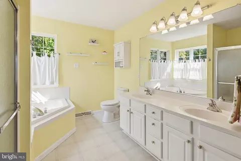Bath - 1804 Harrowsmith Ct, Hampstead, MD 21074 photo 2 of 6