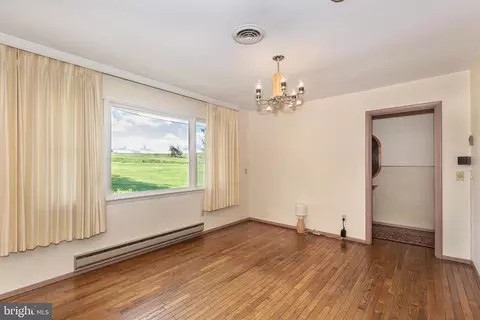 Living - 4300 Maple Grove Rd, Hampstead, MD 21074 photo 2 of 4
