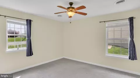 Bedroom - 1402 Burnside Dr, Hampstead, MD 21074 photo 3 of 4