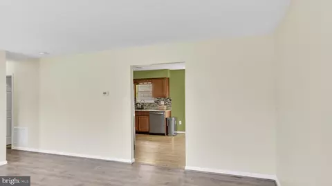 Entry Way - 1402 Burnside Dr, Hampstead, MD 21074 photo 2 of 7