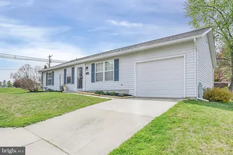 Exterior - 1402 Burnside Dr, Hampstead, MD 21074 photo 2 of 5