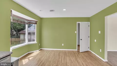 Living - 1402 Burnside Dr, Hampstead, MD 21074 photo 2 of 5