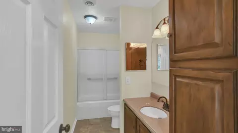 Entry Way - 1402 Burnside Dr, Hampstead, MD 21074 photo 5 of 7