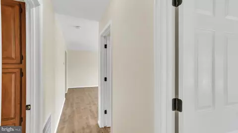 Entry Way - 1402 Burnside Dr, Hampstead, MD 21074 photo 4 of 7