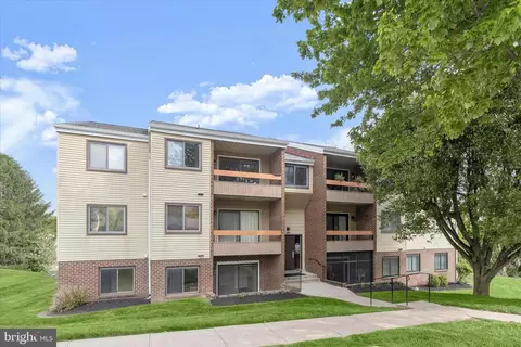 1001 Scarlet Oak Ct #2B, Hampstead, MD 21074