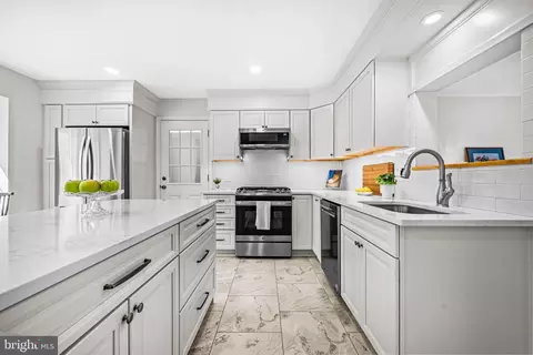 Kitchen - 4023 Sickle Dr, Hampstead, MD 21074 photo 3 of 4