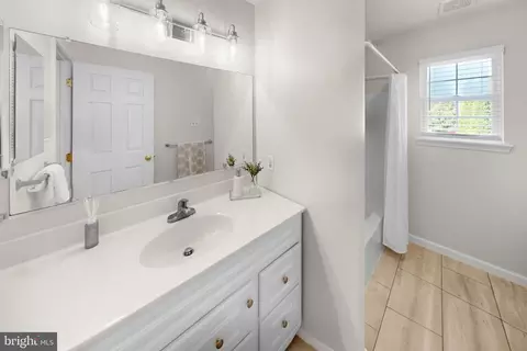 Bath - 4023 Sickle Dr, Hampstead, MD 21074 photo 4 of 6