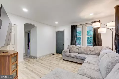 Entry Way - 33 Milton Ave, Westminster, MD 21157 photo 1 of 7