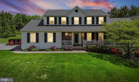 4465 Monument Dr, Sykesville, MD 21784