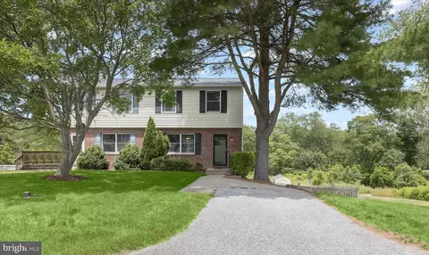 1032 Circle Dr, Sykesville, MD 21784