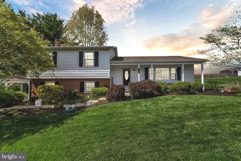 716 Woodside Dr, Westminster, MD 21157