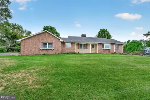 9 W Obrecht Rd, Sykesville, MD 21784